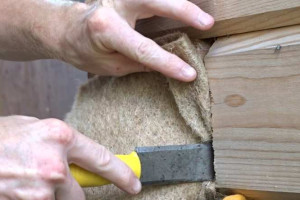 Какой дом из бруса лучше? — Как конопатить дом из профильного бруса? — фото